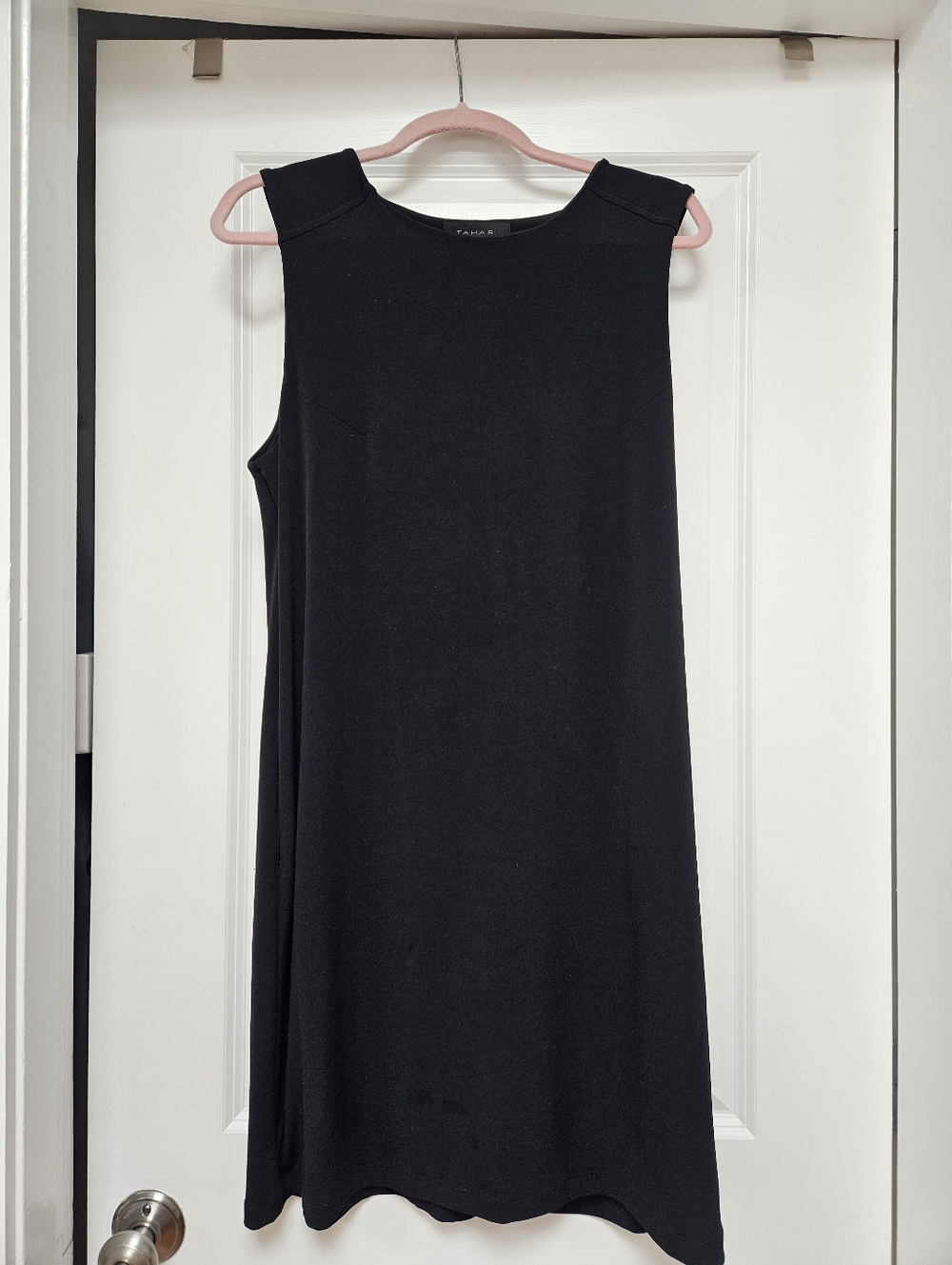 Tahari Black Sleeveless  Shift Dress. With Hidden Front Pockets